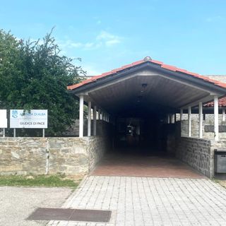 L'ingresso dell'ex tribunale di Alba L'ingresso dell'ex tribunale di Alba