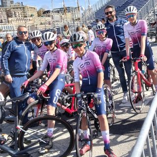 Gli esordienti della Vigor Piasco prima del via nel Criterium di Montecarlo su strada Gli esordienti della Vigor Piasco prima del via nel Criterium di Montecarlo su strada