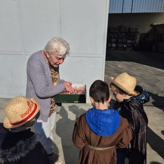 All'istituto di Diano d'Alba alunni e insegnanti hanno messo in scena la "Questua delle uova"