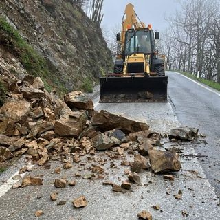 La frana degli scorsi giorni sulla sp213 di Garessio
