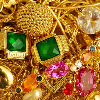 Dai nuova vita ai tuoi gioielli: come trasformare oro e preziosi in opportunità ad Alba