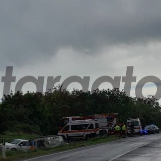 Cherasco, auto esce di strada sulla Fondovalle Tanaro: ferito alle cure del 118