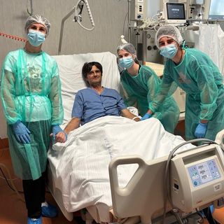 La famiglia riunita intorno al signor Martino: da sinistra, la moglie Claudia e, a destra, i figli Marianna e Massimiliano La famiglia riunita intorno al signor Martino: da sinistra, la moglie Claudia e, a destra, i figli Marianna e Massimiliano