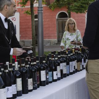 Hill Barolo 2025: La Morra omaggia il “Re dei vini” con due giorni di incontri, musica e sapori