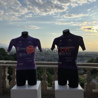 Le maglie ufficiali della Grandonfo e della Ciclituristica