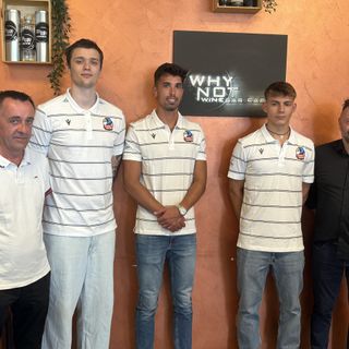 Da sx: Daniel Martini (MA Decorazioni), Lorenzo Sala, Claudio Cattaneo, Matteo Bonomi e Cristian Martini (Bar Why Not)