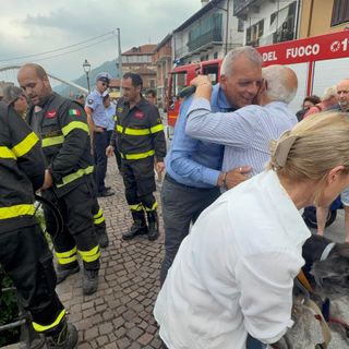 Si sfila il guinzaglio e finisce in Tanaro: cagnolino tratto in salvo a Garessio