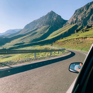 Piccoli rituali al volante: abitudini insostituibili degli italiani in viaggio