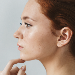 Beauty routine post-35: prodotti chiave per pelle luminosa e giovane