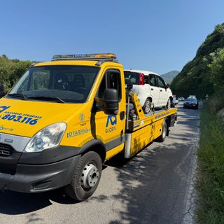 L'auto recuperato dopo l'incidente L'auto recuperato dopo l'incidente