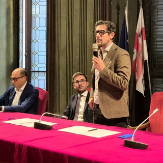 Da sinistra: Luca Sensibile, presidente della Giostra delle Cento Torri, il Sindaco di Alba Alberto Gatto e Axel Iberti, presidente dell'Ente Fiera.