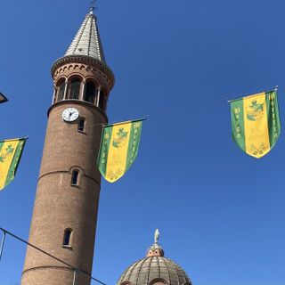 Enzo Mastrangelo firmerà il drappo del Palio e Alba “indosserà” i colori dei suoi Borghi