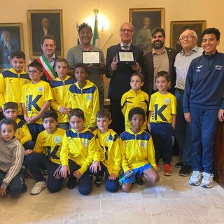 A Novello la foto di gruppo con i premiati Pietro Brunetti e Mustapha Amane Ellah