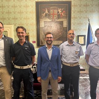 Il vigile urbano Claudio Fissore lascia Alba dopo 16 anni per Sommariva del Bosco