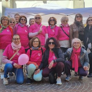 un gruppo di socie di Noi Come Te con la presidente Norma Costantino al centro un gruppo di socie di Noi Come Te con la presidente Norma Costantino al centro
