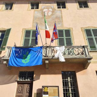 Cherasco aderisce a “Illumina Novembre” con il fiocco bianco sul Municipio