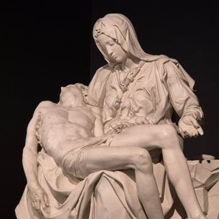 La Pietà di Michelangelo in mostra a Palazzo Banca d'Alba, dal 22 novembre 2025 al 1° marzo 2026.