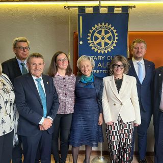 Rosalyne Tricetti, Philippe Tricetti, Franco Allario, Giulia Gai, Piera Arata (Presidente del Rotary Club Alba), Marina Calosso, Luigi Minasso, Lorenzo Gallo