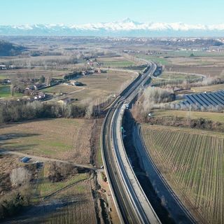 Asti-Cuneo, le immagini dal drone della A33 finalmente completa [VIDEO]