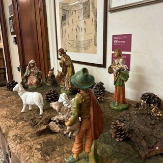 Il presepe allestito in Municipio ad Alba