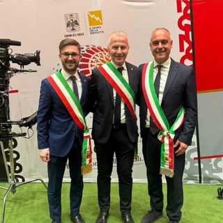 Gatto con i sindaci di Assisi e Procida