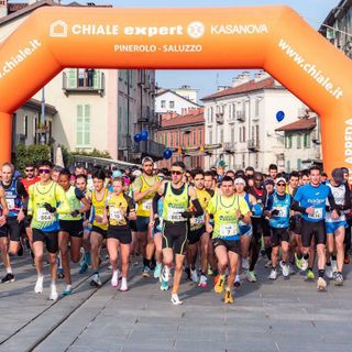 Il via di una precedente edizione de La Mezza Maratona del Marchesato"