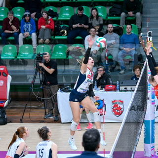 Alessia Bolzonetti, premiata MVP del match, in azione contro le Gatte (foto di Danilo Ninotto)
