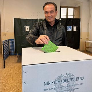 Il presidente della Regione Piemonte Alberto Cirio alle urne Il presidente della Regione Piemonte Alberto Cirio alle urne