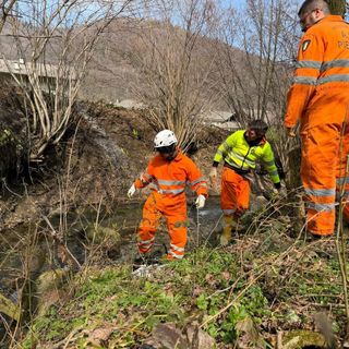 Valle Grana, i volontari AIB ripuliscono il Torrente Grana e il Rio Freddo: sei under 20 in prima linea [FOTO]