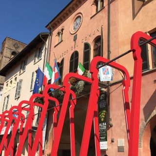 Alba, il marchio Campari Soda sbarca in città con installazioni e aperitivi in tredici locali