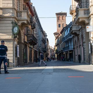 Il doppio furto è avvenuto in via Maestra