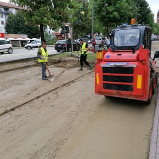 Tra i progetti allo studio del Comune interventi per la sicurezza idrogeologica (nella foto il fango in corso Langhe dopo l'allagamento del settembre 2019)