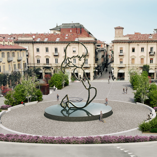 Alba sceglie il giorno di San Michele per inaugurare la rinnovata piazza e l’opera di Valerio Berruti Alba sceglie il giorno di San Michele per inaugurare la rinnovata piazza e l’opera di Valerio Berruti