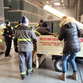 La consegna dei farmaci alle autorità ucraine presso l’hub logistico “Omega Pilzno” a Rzeszow, durante la prima spedizione dei giorni scorsi