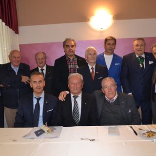 Nella foto i nuovi membri dell’Anioc Bra, insieme alle alte cariche dell’associazione