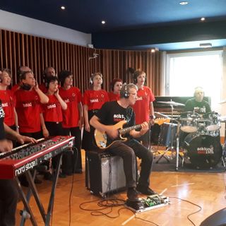 Cherasco, gli Achtung! Banditen presentano canti partigiani in chiave rock Cherasco, gli Achtung! Banditen presentano canti partigiani in chiave rock