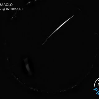 Nella foto il bolide ripreso dalla camera Prisma situata sul castello Falletti di Barolo