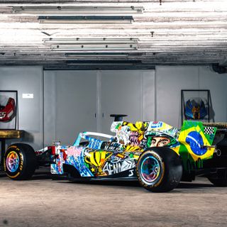Bra, una McLaren da collezione diventa un’opera d’arte per Ayrton Senna