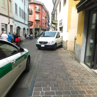 L'incidente questa mattina in via Pollenzo a Bra