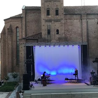 Dannazione e bellezza in scena ad Alba con il “Decamerock” di Massimo Cotto