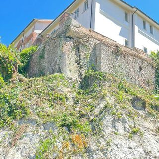 Dogliani, un imprevisto nella messa in sicurezza della Ripa di Castello