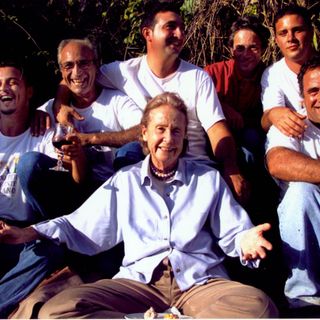 Giulia Maria Crespi al Giardino della Kolymbethra, Valle dei templi (AG), Foto Peppe Lopilato, 2001 © FAI - Fondo Ambiente Italiano