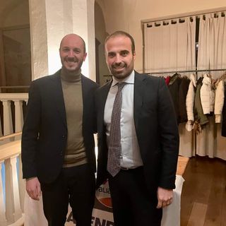 Francesco Hellmann, presidente provinciale di Italia Viva Cuneo, insieme all'onorevole Luigi Marattin