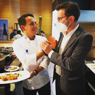 L'assessore Bolla con lo chef Josè Leonardo Garcia, ospite alla Fiera del Tartufo Bianco d'Alba