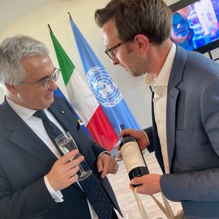 L'assessore albese Emanuele Bolla con l'ambasciatore Liborio Stellino L'assessore albese Emanuele Bolla con l'ambasciatore Liborio Stellino