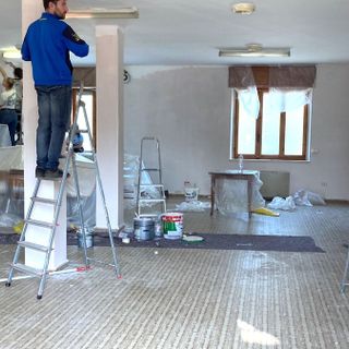 Montà, ragazzi all’opera per rinnovare i locali parrocchiali dedicati a Pierino Morone