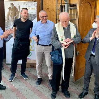 Nello scorso aprile l'inaugurazione della rinnovata osteria di strada Montebellina Nello scorso aprile l'inaugurazione della rinnovata osteria di strada Montebellina