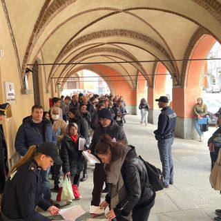 Corsa ai passaporti, oltre 200 all'Open Day di Alba