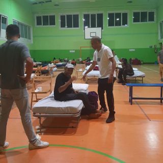 Alba, seconda giornata serena nella palestra della Macrino: "Ma le persone in difficoltà non siano strumentalizzate"