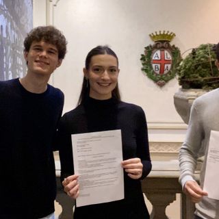 Il vigile di quartiere nei pressi della stazione di Alba: raccolte oltre 500 firme